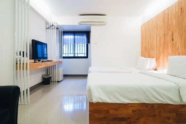 Standard, Twin Beds, Loyy Hotel 1/6