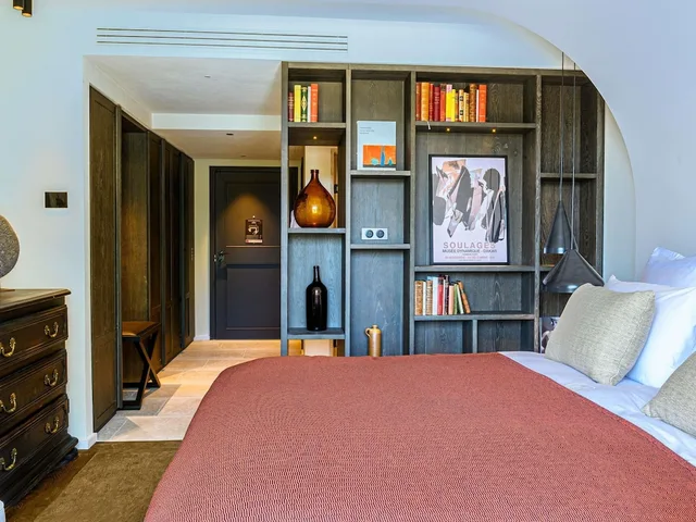 غرفة سوبيريور بسرير كينج، L'Isle de Leos Hotel & Spa - MGallery Collection 6/7