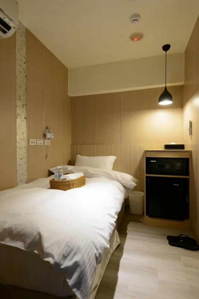 Female Dorm, Single, Shared Bathroom, No Window، Poshpacker Hotel 4/4
