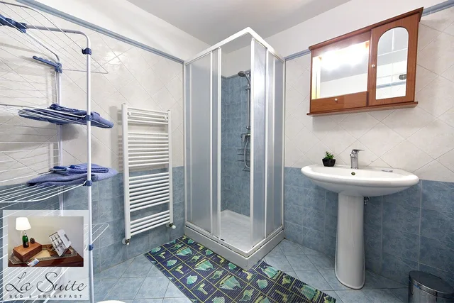 غرفة كومفورت رباعية بسرير كوين وسرير بطابقين وسرير كوين، B&amp;B La Suite 5/5