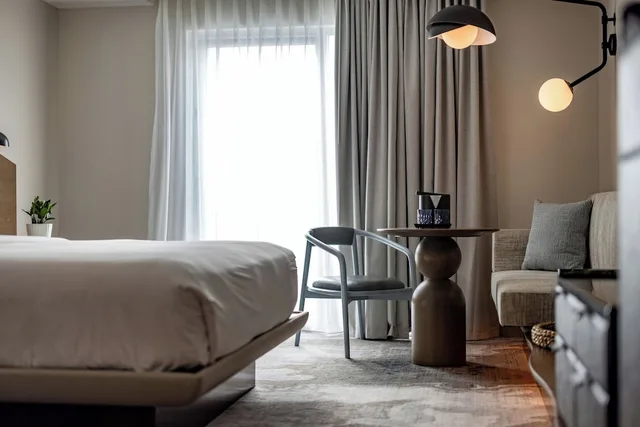 غرفة بسرير كينج لذوي الإعاقة، The Limited Hotel Charleston 5/8