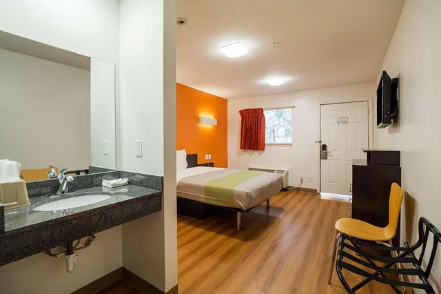 1 Queen Bed - ADA/RI Shower/Smoking/Kitchen، Studio 6 Extended Stay - Augusta, GA - Fort Gordon 9/9