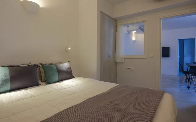 Semi Basement, 2 Bedrooms, Suite, 2 Queen Beds, Patio، Aplada Suites 1/5