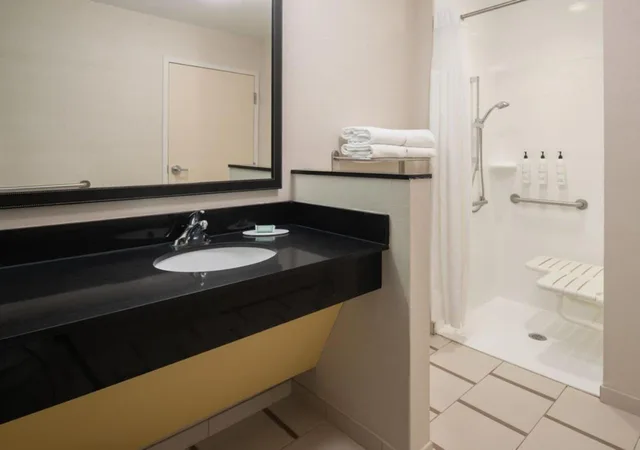 غرفة بسريرين كوين بحوض استحمام لذوي الإعاقة، Fairfield Inn Suites Tampa Westshore Airport 9/10