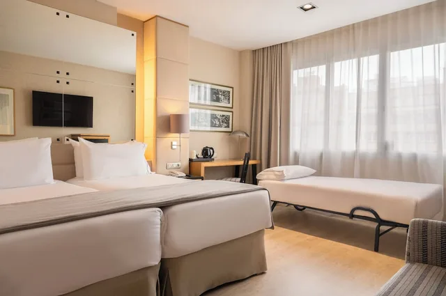 Standard, Triple, 1 Double and 1 Single Bed, Hotel Hesperia Barcelona Presidente 3/6