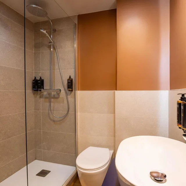 غرفة كلاسيكية بسريرين منفصلين مع أريكة، Mercure Brussels Centre Rogier 3/5