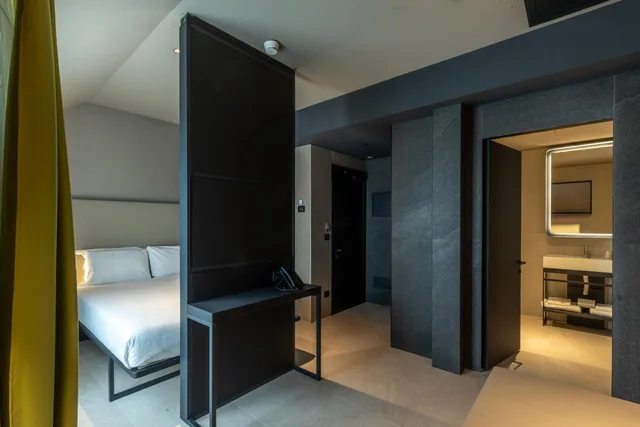 غرفة بسرير كوين بإطلالة على المدينة بشرفة، Scarlatti Hotel Milano 1/3