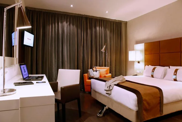 غرفة قياسية بسرير مزدوج للمدخنين، Holiday Inn Madrid Las Tablas 1/7