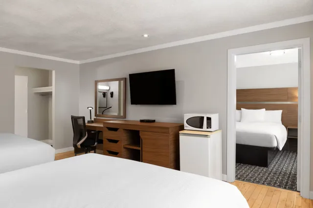 جناح بسريرين كوين بغرفتي نوم، Baymont by Wyndham Edson 1/2