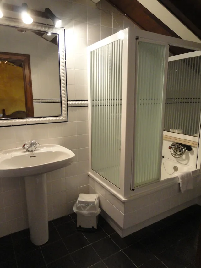 غرفة أساسية بسرير كوين، Hotel Peñalba 3/3