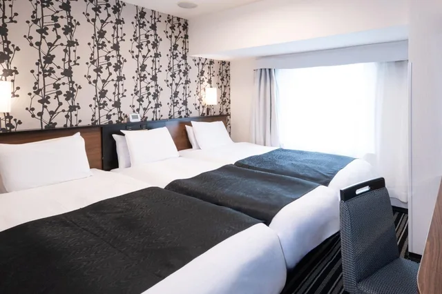 غرفة بثلاثة أسرّة مع سرير إضافي، APA Hotel & Resort Tokyo Bay Shiomi 1/2