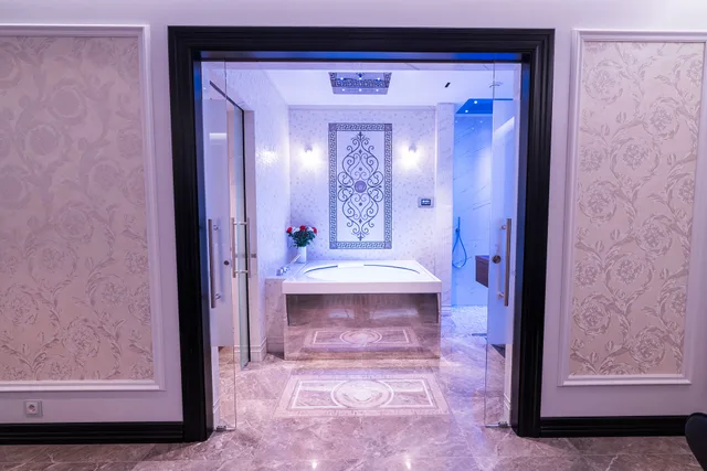 Ruby, Master, Hot Tub, Terrace، Diamond Suites 7/10