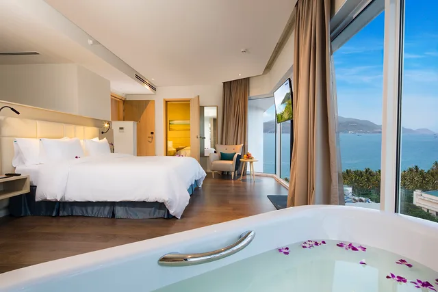 Signature, Liberty Central Nha Trang 2/5