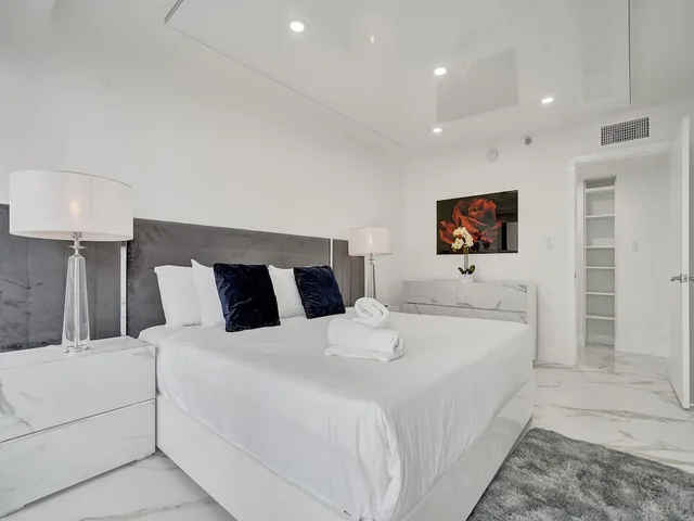 Miami, Beach Pool, King Bed, Sofa, High Floor, The Alexander All Suite Oceanfront Resort 1/3