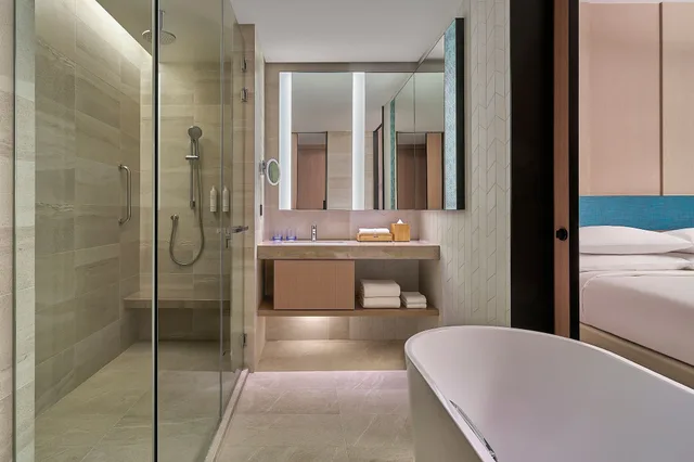 غرفة بسرير كينج بإطلالة على البحر، Penang Marriott Hotel 3/3