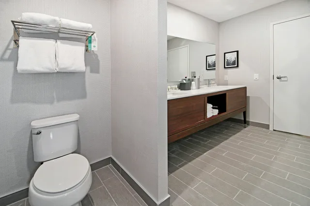 غرفة قياسية بسرير فردي، Holiday Inn & Suites Calgary Airport North 4/7