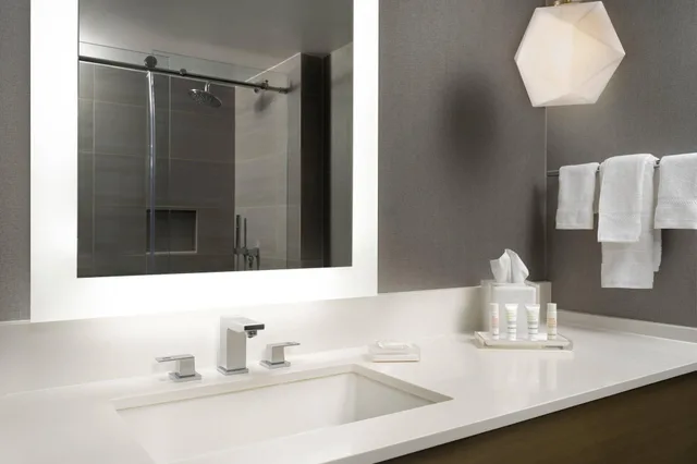 غرفة كلاسيكية بسرير مزدوج بشرفة، Warner Center Marriott Woodland Hills 5/5