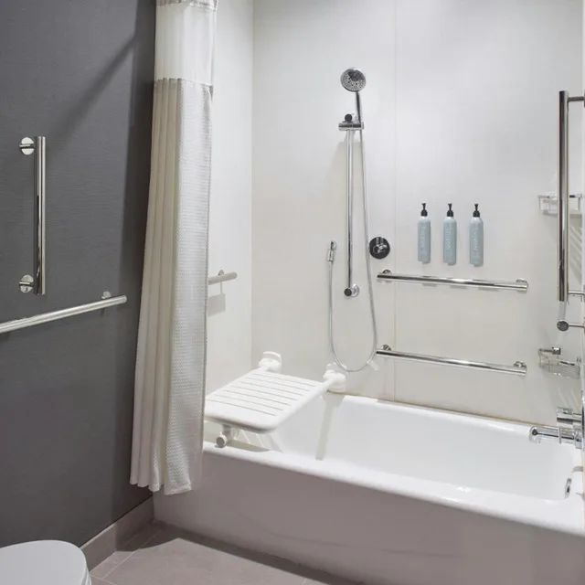 Guest Room, Standard, King Bed, Accessible, Courtyard BY Marriott Atlanta Covington 5/6