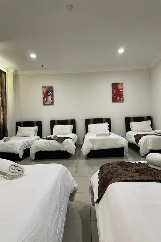Mixed Dorm, 10 Beds، Hotel Mutiara KGMMB by ZUZU 3/4
