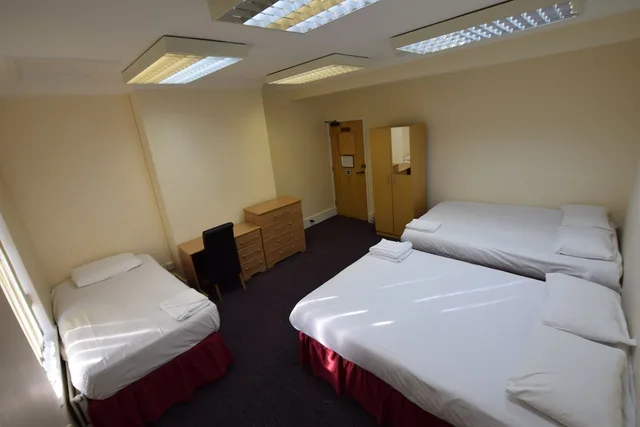 غرفة ثلاثية بسرير مزدوج وسرير فردي، York Hotel 1/4