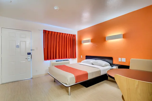 1 Queen Bed - ADA/Tub، Motel6 Linthicum Heights, MD - BWI Airport 5/7