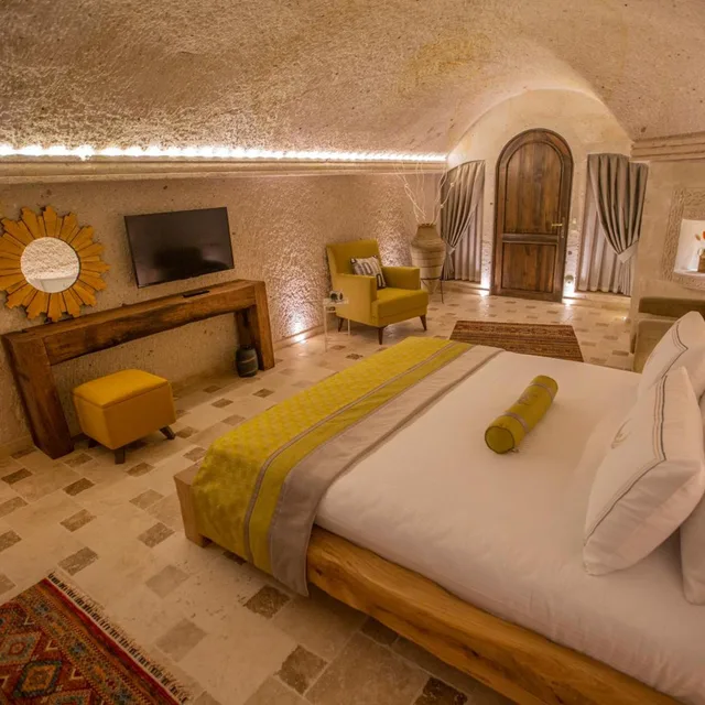 Cave, Royal, Suite, Hot Tub، Nino Cave Suites 6/7