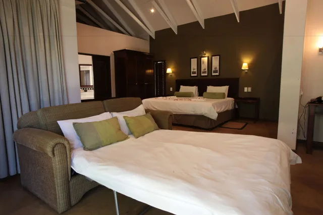 Family, 1 Double and 1 Single Bed, Perrys Bridge Hollow Boutique 2/3