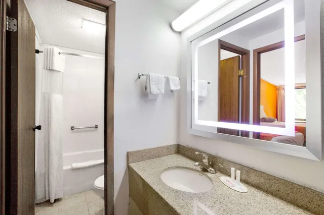 غرفة بسريرين مزدوجين، Howard Johnson By Wyndham Wilmington 3/3