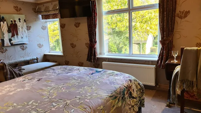غرفة فاخرة بسرير كينج، Bryn Woodlands House 4/9