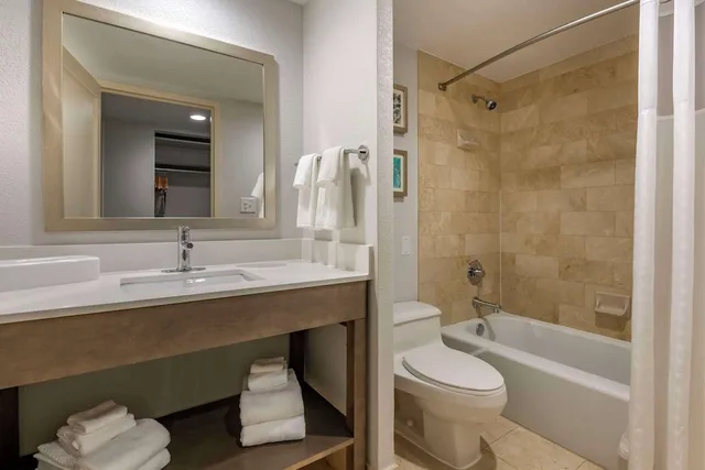 غرفة قياسية بسريرين كوين، Comfort Inn Suites Downtown Brickell Port of Miami 4/4