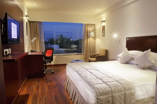 Green, Double Bed، The Fern Residency Jodhpur 1/10