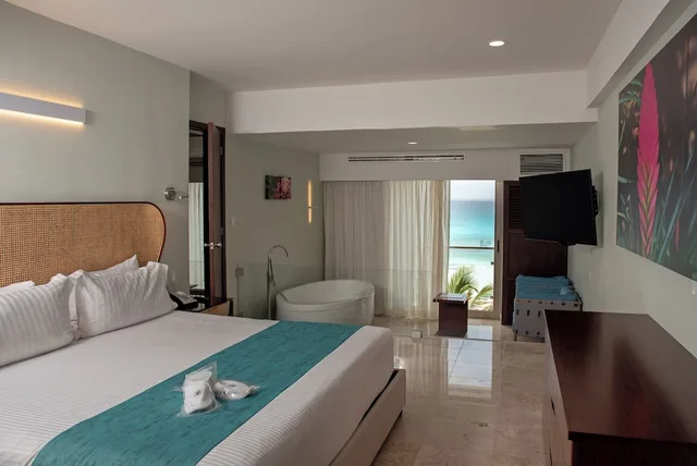 جناح استوديو عائلي بسريرين كينج بإطلالة على البحر مع أريكة، Sunset Royal Beach Resort All Inclusive 1/6