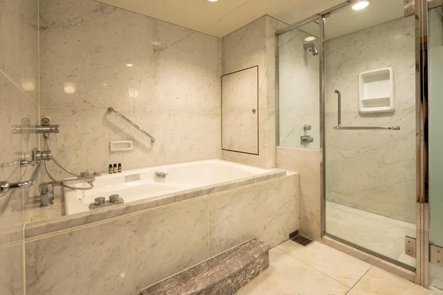 جناح ملكي، Hotel Agora Regency Osaka Sakai 2/3