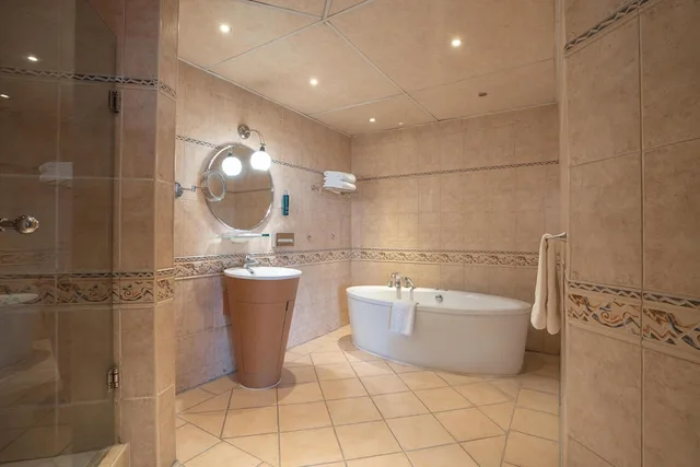 Duplex, Executive, Suite, King Bed, Hilton Pyramids Golf Resort 7/8