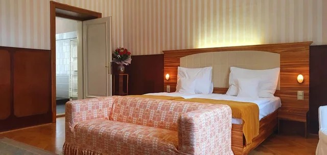غرفة ديلوكس بسرير مزدوج أو سريرين منفصلين بجاكوزي، Hotel Okresni dum 2/3