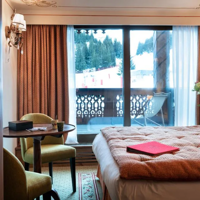 غرفة سوبيريور بسرير مزدوج بشرفة بإطلالة، Hotel de la Loze 5/10