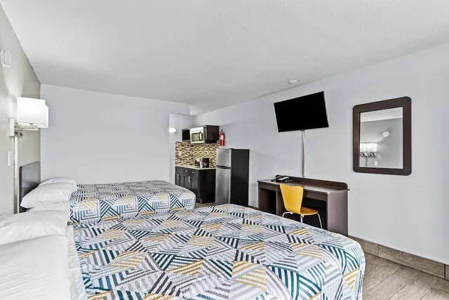 غرفة قياسية بسريرين كوين بمطبخ، Studio6 Wilmington, NC 7/10