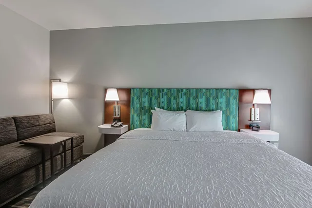 غرفة بسرير كينج، Hampton Inn Oak Grove Fort Campbell 1/3