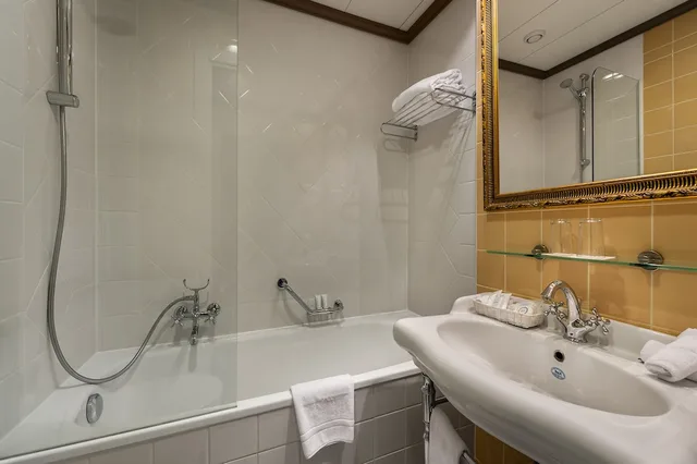 غرفة تنفيذية بسرير كينج، Royal Manotel 1/1