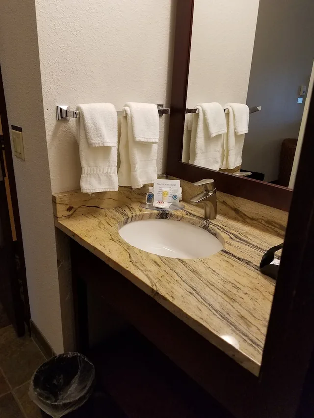 غرفة مفردة بسرير كينج لذوي الإعاقة، Comfort Inn & Suites Ashland, OR 4/5