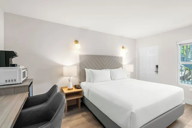 غرفة بسرير كينج، The Garden Hotel and Resort 6/10