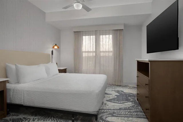 جناح بسرير كينج بغرفة نوم واحدة مع أريكة، Homewood Suites by Hilton Cleveland Solon 1/7