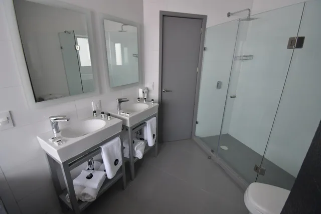 جناح بسرير كينج مع أريكة، Hotel Perla Central 8/9