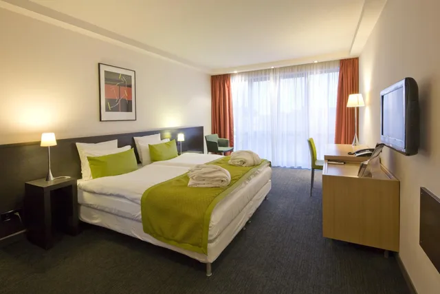 Deluxe, Queen Bed, Grand Hotel Bristol 1/2