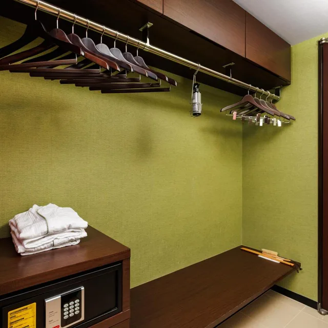 Family, Double Bed, with Extra Bed, East Wing، Hotel Metropolitan Edmont 4/4