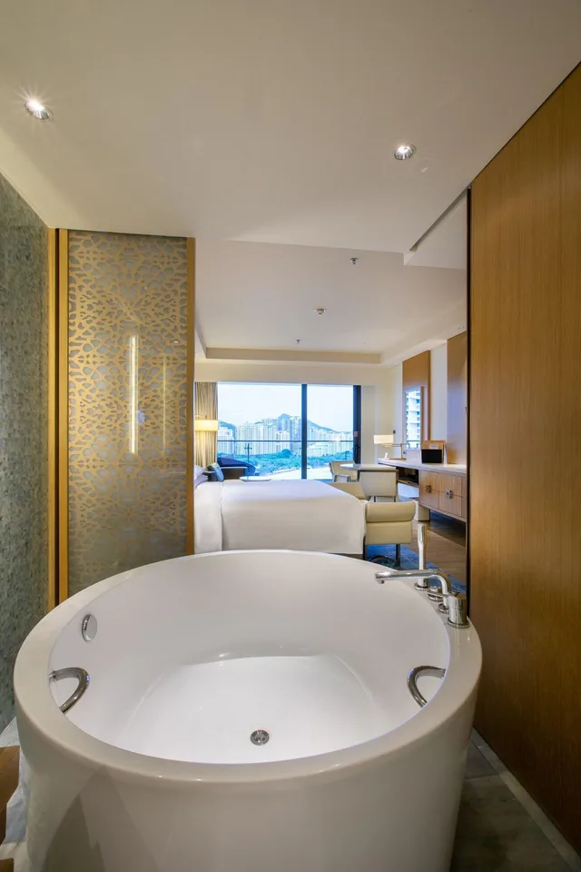 Room, King Bed, Partial Ocean View, Jw Marriott Hotel Sanya Dadonghai Bay 9/10