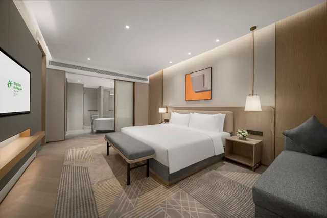 غرفة بسرير كينج بغرفة نوم واحدة بمنطقة جلوس، Holiday Inn Fu’an 1/4