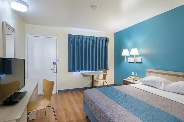 غرفة قياسية بسريرين مزدوجين، Motel6 Fredericksburg, VA - North 1/6