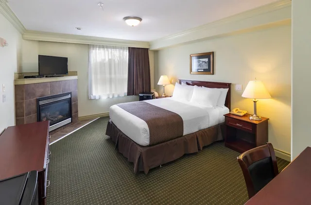 Standard, Queen Bed, Quality Inn & Suites Whitecourt 7/10