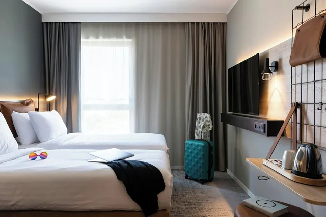 Room, Twin Beds, Moxy Plymouth 2/3